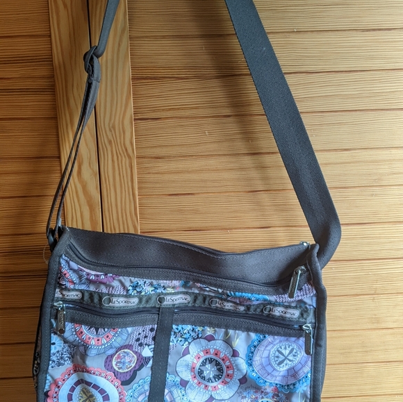 LeSportsac beautiful geometric floral bag - Picture 6 of 6
